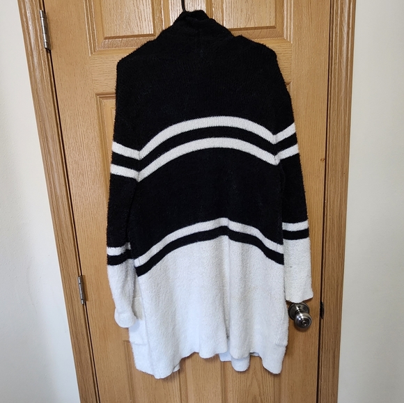 BCBGeneration Oversized Eyelash Duster Cardigan Shawl Sweater Black & White - Picture 3 of 8